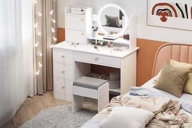 Dressing table with Mirror